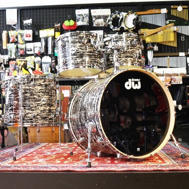 dw Collector's Pure Maple 4pc Kit [BD22，FT16，TT12&13 / Black Oyster Glass Finish Ply]