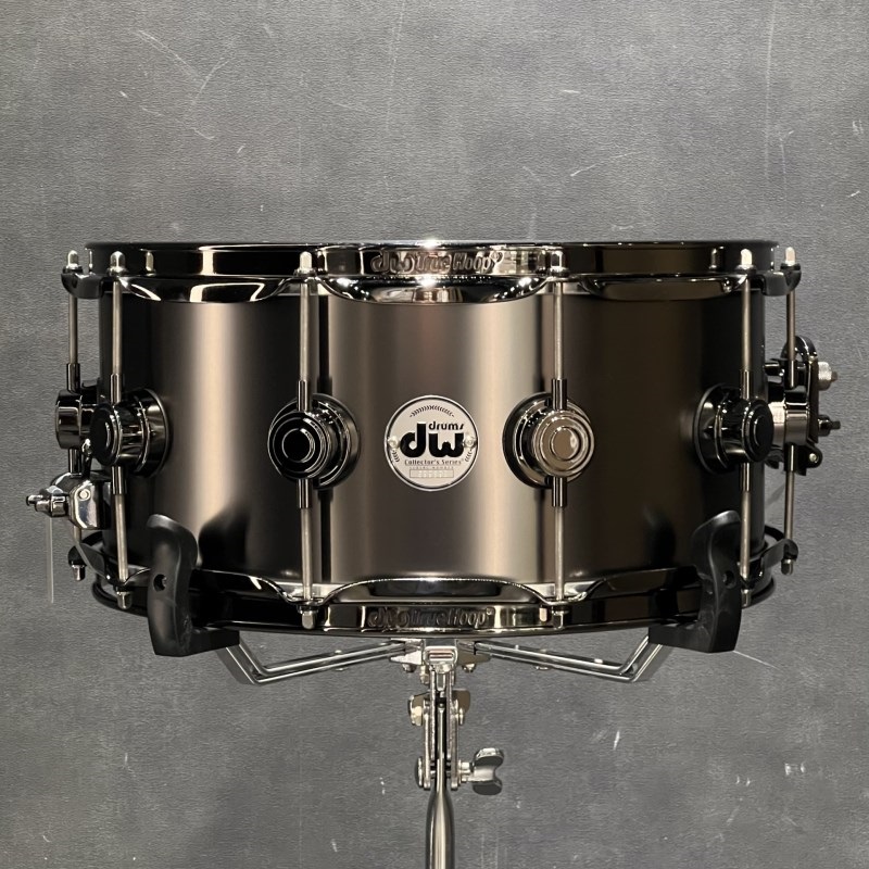 DRVD6514SVNBK [Collector's Satin Black Over Brass Snare 14×6.5 / Black Nickel Hardware]