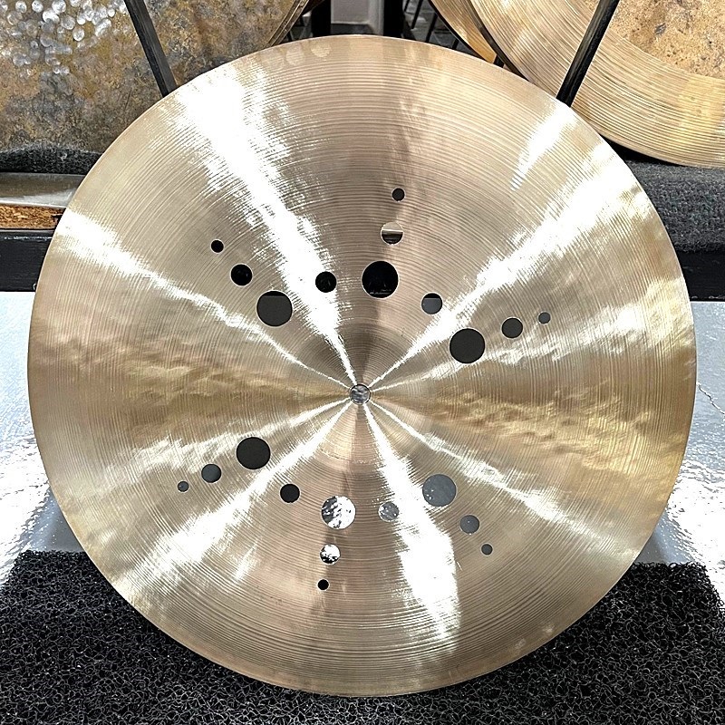 Istanbul／Agop Xist ION China 18'' [1，092g]【2024 トルコ・ファクトリー・ツアー選定品】