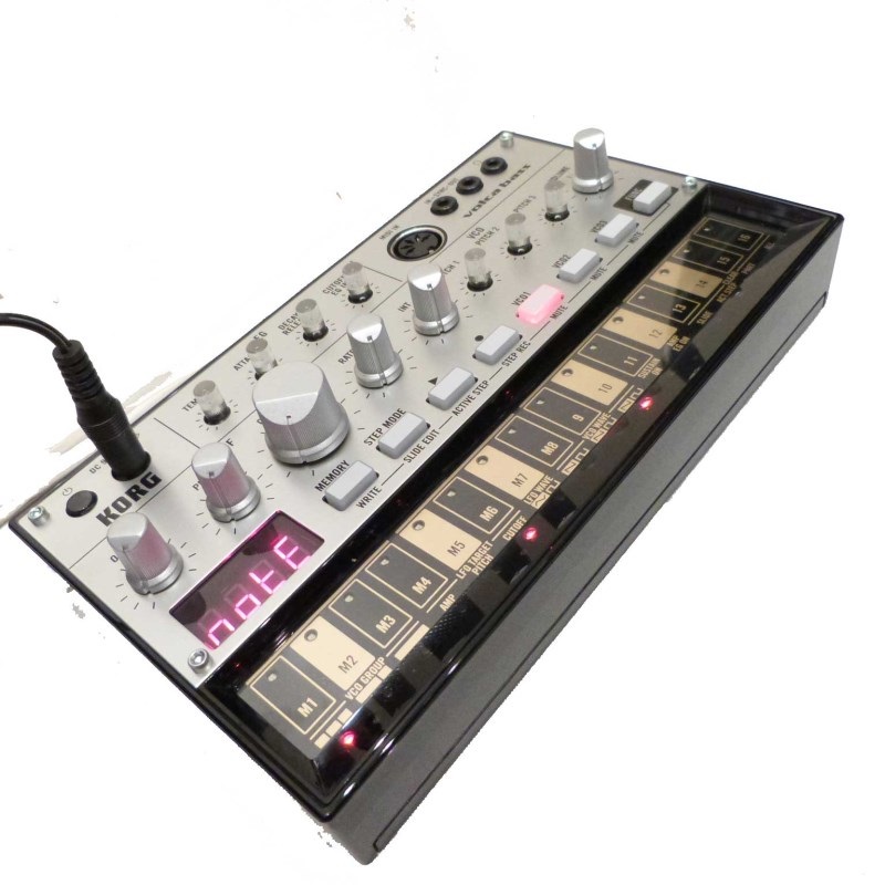 KORG 【大決算セール】Volca Bass【展示処分特価品・ACアダプターつき 