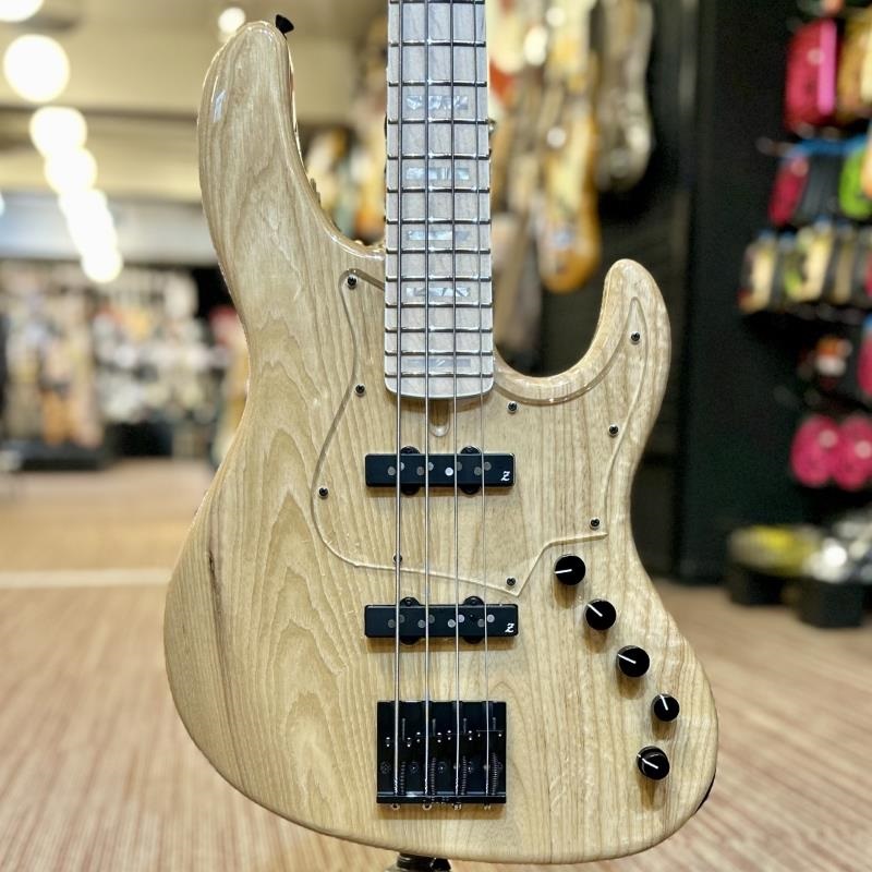 Beta 4 (N/M Black-HW)の商品画像