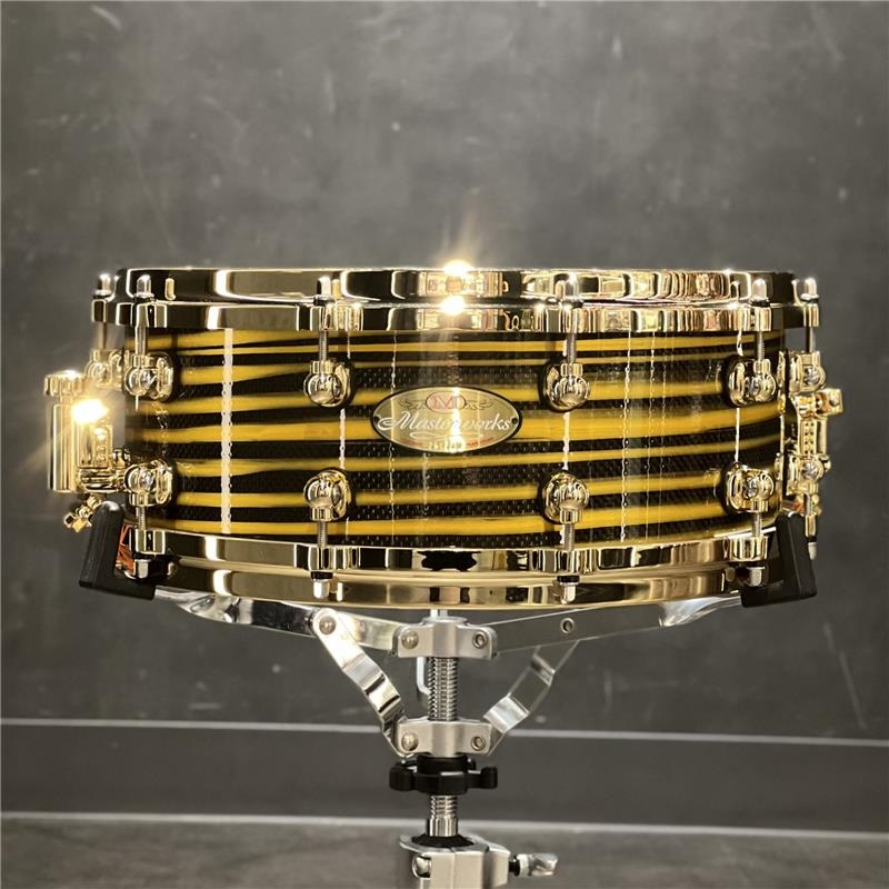 Masterworks Snare Drum 14x5.5  -Gold Swirl on Black Carbon【イケベ楽器店創業50周年記念モデル】の商品画像