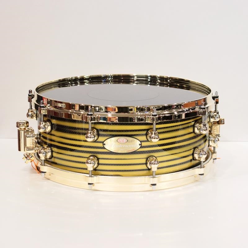 Masterworks Snare Drum 14x5.5  - Gold Swirl on Black Carbon【イケベ楽器店創業50周年記念モデル】の商品画像