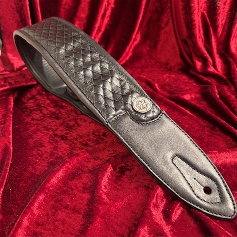 Darkglass Electronics Hydra Scale Leather Strap |イケベ楽器 Darkglass Electronics Hydra Scale Leather Strap |イケベ楽器