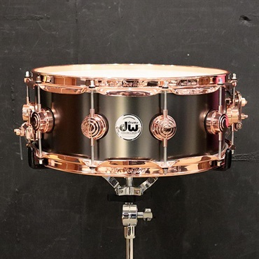 dw DRVD5514SVPBK [Collector's Satin Black Over Brass Snare 14