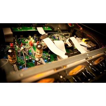 Universal Audio 4-710D(真空管/ソリッドステートブレンド・4chプリアンプ)(国内正規品)(ユニバーサルオーディオ) 画像3