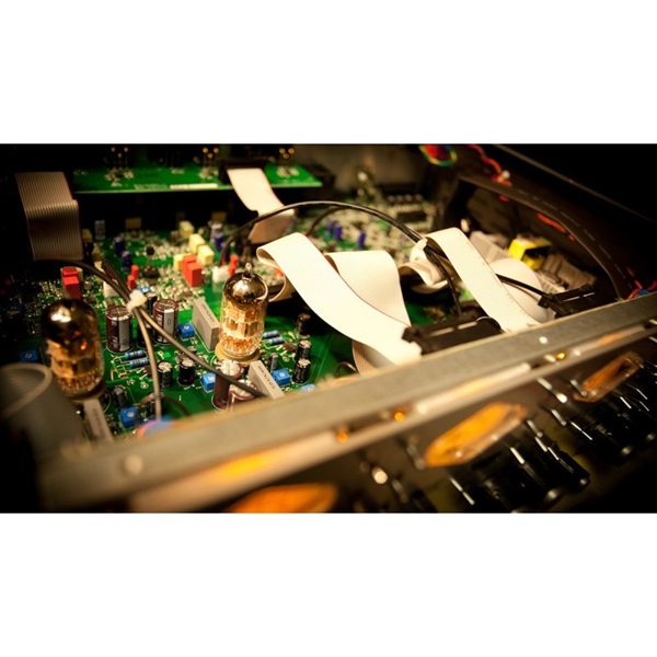 Universal Audio 4-710D(真空管/ソリッドステートブレンド・4chプリアンプ)(国内正規品)(ユニバーサルオーディオ) 画像3