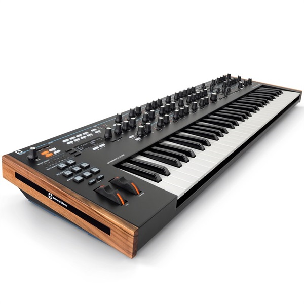 NOVATION SUMMIT【お取り寄せ商品】【※沖縄・離島送料別途お見積もり】 画像1