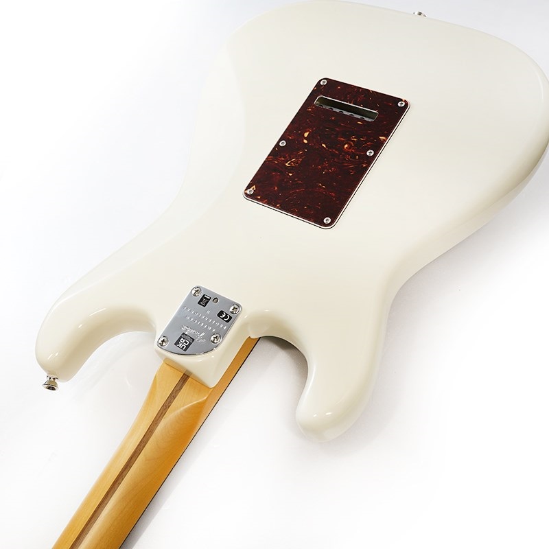 Amazon.com: Fender American Ultra Stratocaster HSS - Arctic