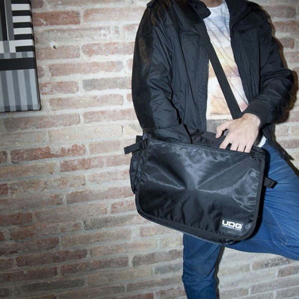 UDG U9450BL/OR Ultimate クーリエバッグ Black/Orange 画像3