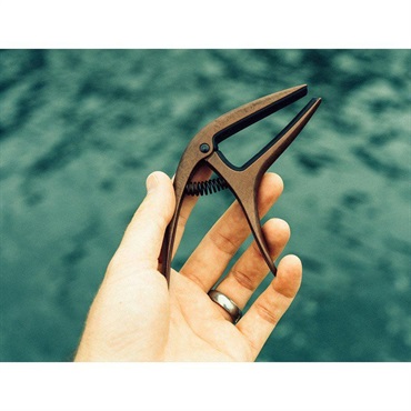 ERNIE BALL AXIS CAPO #9605 (ROSE GOLD SATIN) 画像2