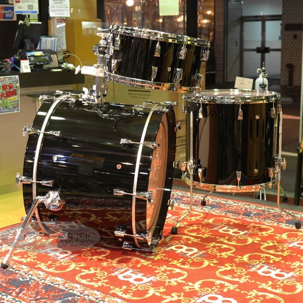 YAMAHA Absolute Hybrid Maple 4pc Drum Kit - Solid Black