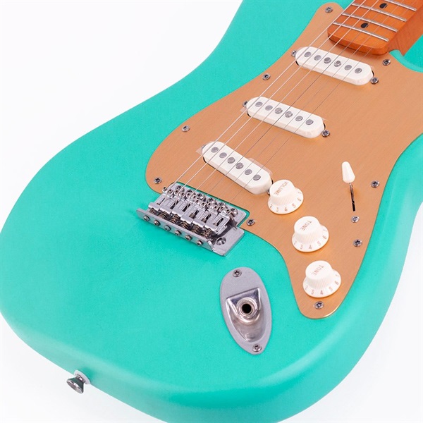 Amazon.com: Fender Squier Sonic Stratocaster Pack - Surf Green Bundle with  Frontman 10G Amp, Gig Bag, Instrument Cable, Strap, Picks, and 3-Month 