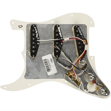 Fender USA 【新楽器応援セール】 Pre-Wired Strat Pickguard， Tex-Mex SSS (Parchment) [#0992343509] 画像1