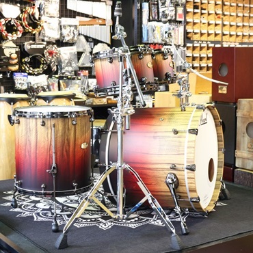 Pearl Masterworks 4pc Drum Kit [BD22，FT16，TT12，TT10] -Matte Red Fade over Black Limba 画像2
