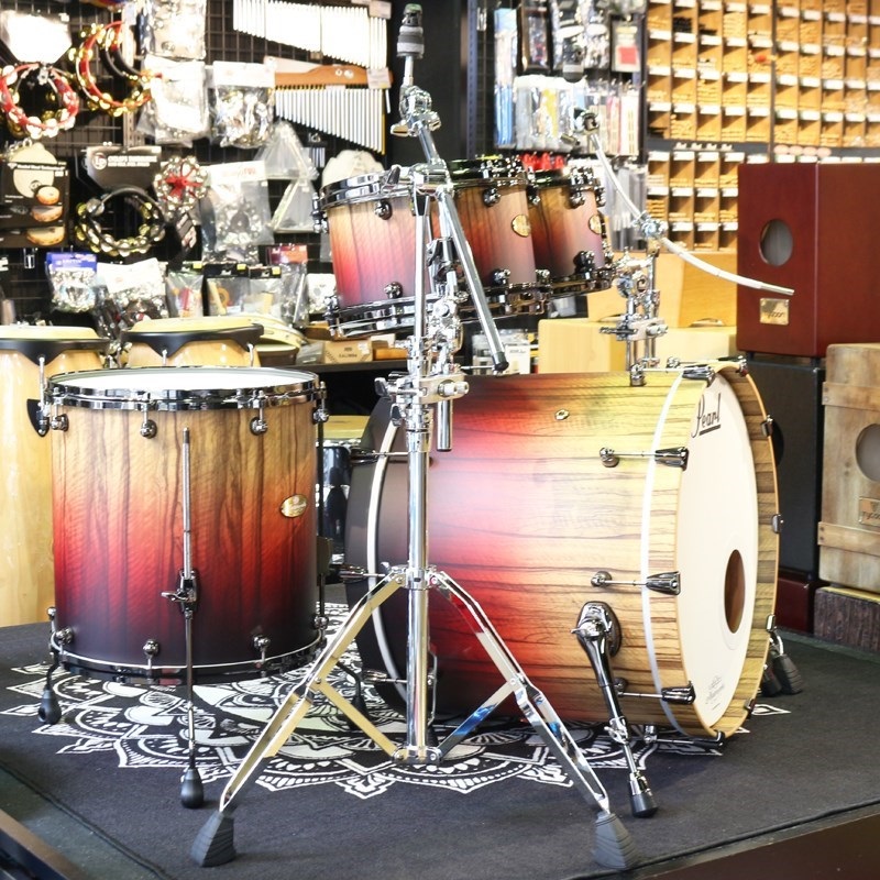 Pearl Masterworks 4pc Drum Kit [BD22，FT16，TT12，TT10] -Matte Red Fade over Black Limba 画像2