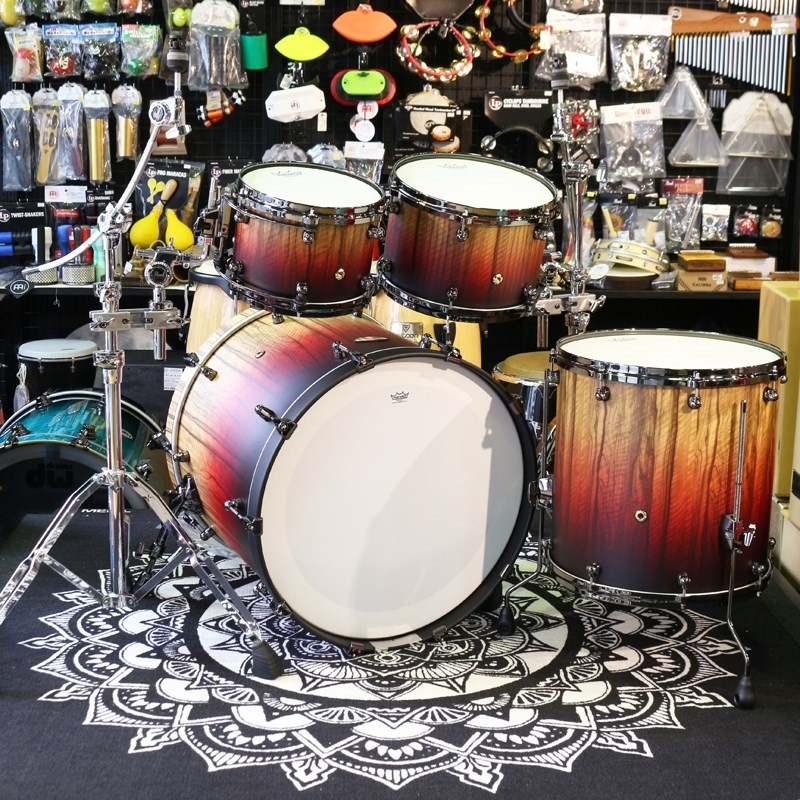 Pearl Masterworks 4pc Drum Kit [BD22，FT16，TT12，TT10] -Matte Red Fade over Black Limba 画像3