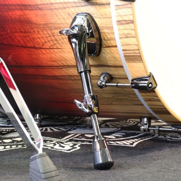 Pearl Masterworks 4pc Drum Kit [BD22，FT16，TT12，TT10] -Matte Red Fade over Black Limba 画像5