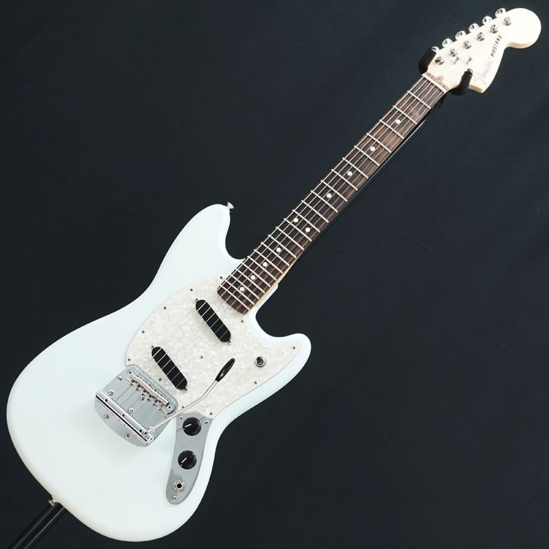 い出のひと時に、とびきりのおしゃれを！ FenderUSA mustang No.139585ジャンク写真とアーム追加 楽器 ギター
