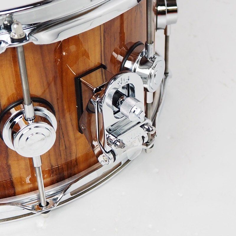dw DRX66514SSC633 [Collector's Pure Maple Old Style VLT Shell 14×6.5 / Natural Lacquer Over Vertical Tropical Olive] 画像5
