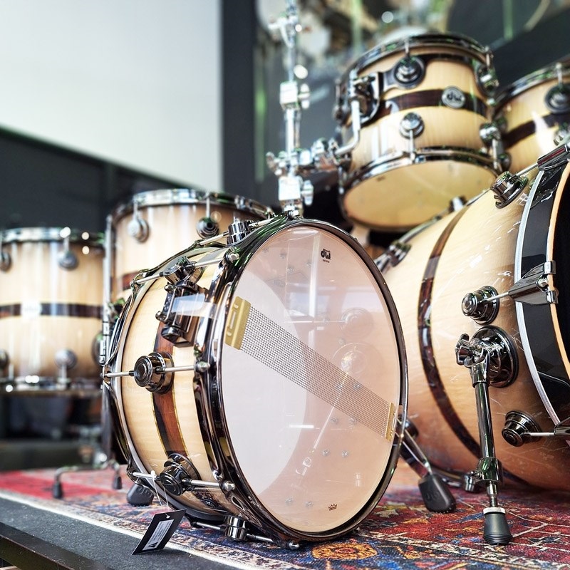 dw Collector's Pure Maple ''333'' Shell 6pc Drum Kit [BD22，FT16&14，TT12&10，SD14/Quick Candy Black Burst over Italian Sycamore Exotic Veneer - Ziricote Inlay w/ Gold Leaf Pinstripes]【イケベ楽器店創業50周年企画モデル！】 画像9