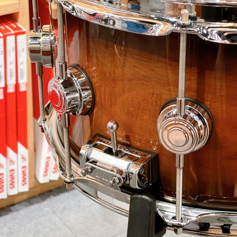 dw 【イケベ楽器店創業50周年記念モデル】DRX60714SSC532 [Collector's Pure Maple Old Style VLT Shell 14×7 / Lacquer Specialty Natural To Candy Black Burst Over Koa] 画像2