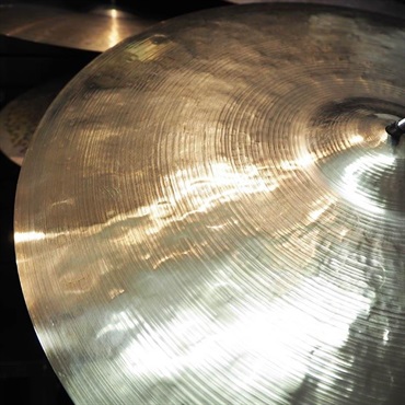 SABIAN 【創業50周年大決算SALE】Artisan Light Ride Brilliant 22 [VL-22AR/L-B:2520g]【SABIAN選定会2024ドラステ】【店頭展示特価品】 画像3
