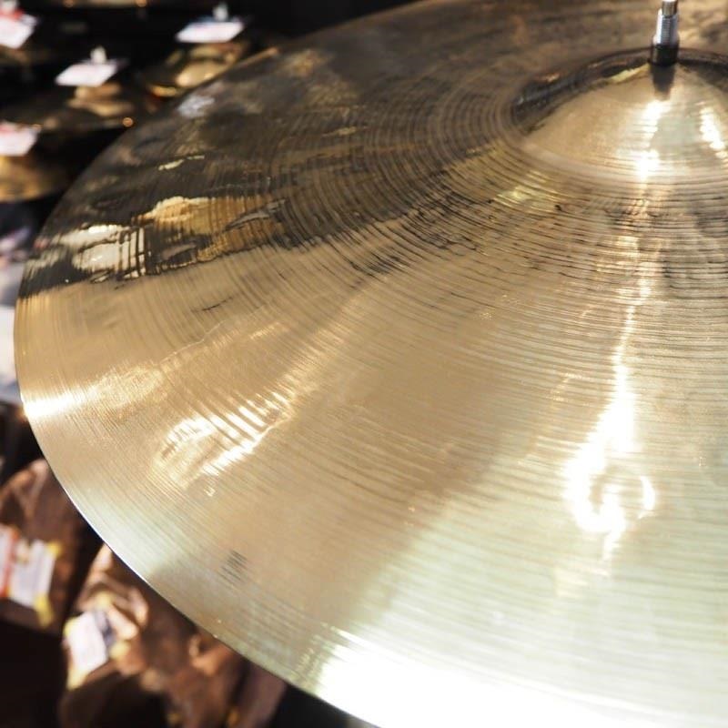 SABIAN 【創業50周年大決算SALE】Artisan Light Ride Brilliant 22 [VL-22AR/L-B:2520g]【SABIAN選定会2024ドラステ】【店頭展示特価品】 画像4