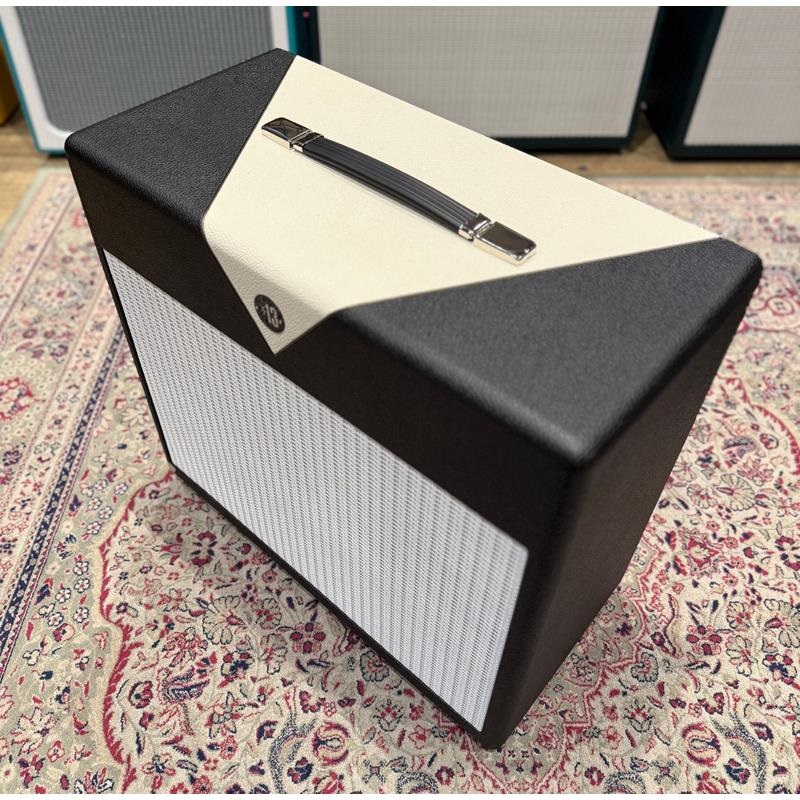 国内作家　HARFactoryさん Divided by 13 1x12f Speaker Cabinet [Black /ivory bronco v