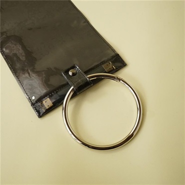 tsundrum_chan 【お試し価格】モノクロPVC BIGリングカラビナスティックケース グレー 画像1