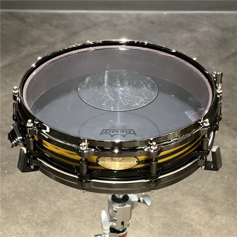 Pearl Masterworks Snare Drum 14x3.5 Free Floating -Gold Swirl on Black Carbon【イケベ楽器店創業50周年記念モデル】 画像3