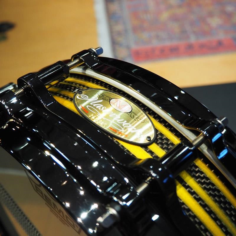 Pearl Masterworks Snare Drum 14x3.5 Free Floating -Gold Swirl on Black Carbon-【イケベ楽器店創業50周年記念モデル】 画像2
