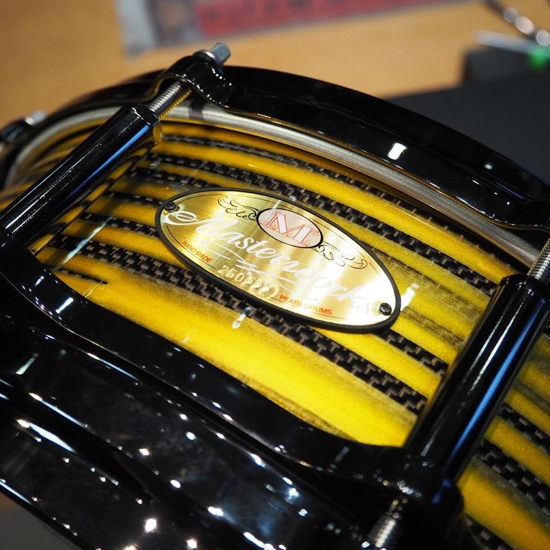 Pearl Masterworks Snare Drum 14x5 Free Floating -Gold Swirl on Black Carbon-【イケベ楽器店創業50周年記念モデル】 画像2