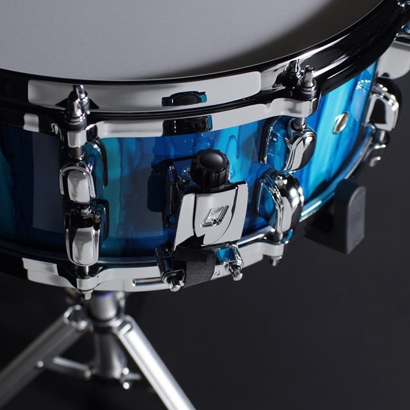 青い装飾模様のパーカッション楽器 青い装飾模様のパーカッション楽器