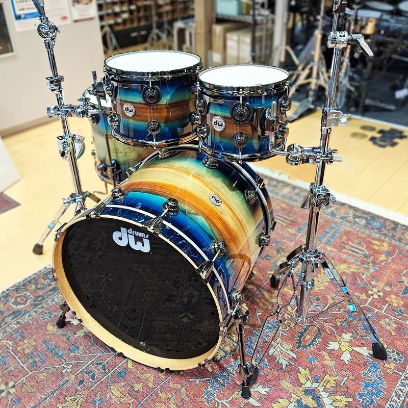 dw Collector's SonicPly 4pc Drum Kit [BD22，FT16，TT12&10 / Natural to Quick Royal Blue Burst over Horizontal Padauk] 画像2
