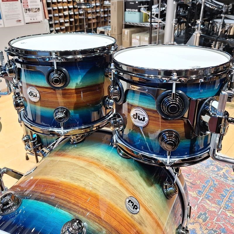 dw Collector's SonicPly 4pc Drum Kit [BD22，FT16，TT12&10 / Natural to Quick Royal Blue Burst over Horizontal Padauk] 画像4