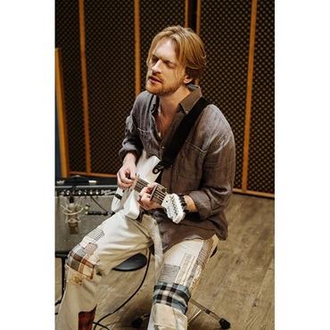 Fender Acoustics Limited Edition FINNEAS American Acoustasonic Telecaster (Satin Arctic White/Ebony) 画像9