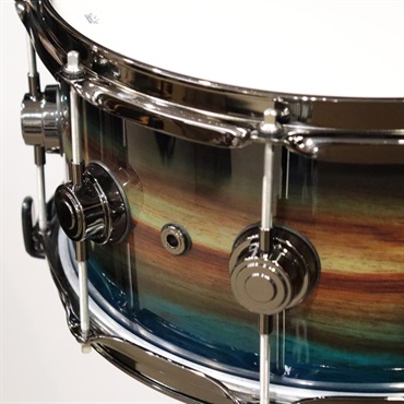 dw DR866514SSN552 [Collector's SonicPly Snare Drum 14''×6.5'' - Natural to Quick Royal Blue Burst over Horizontal Padauk] 画像3