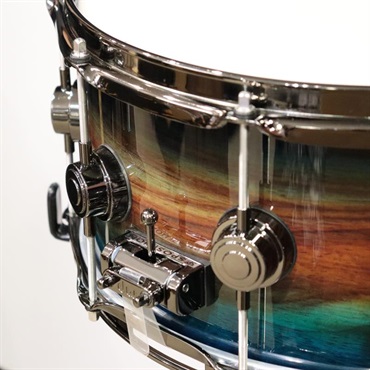 dw DR866514SSN552 [Collector's SonicPly Snare Drum 14''×6.5'' - Natural to Quick Royal Blue Burst over Horizontal Padauk] 画像4