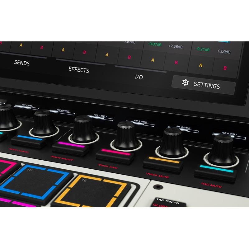 AKAI MPC XL 【スタンドアローン フラッグシップサンプラー】（アカイ