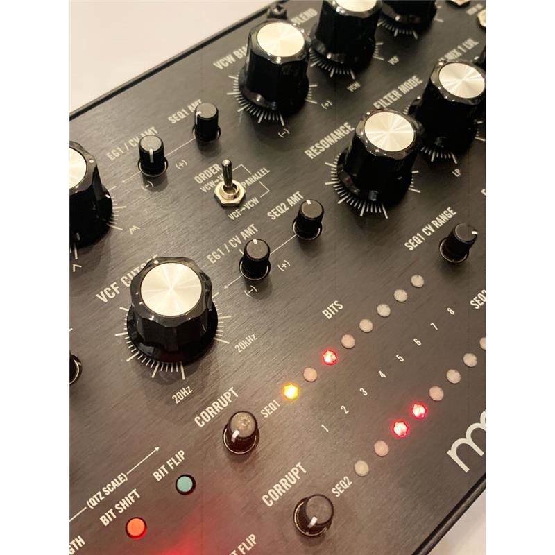 Moog Labyrinth モーグ シンセサイザー 美品 モジュラー 箱あり moog Labyrinth ラビリンス 【展示入替特価品】 (セミモジュラー