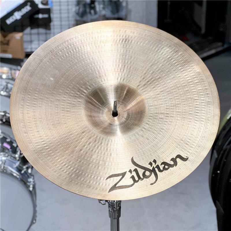 楽器 Zildjian MEDIUM CRASH 18\ Zildjian USED 中古品 A Zildjian Medium Crash 18 [NAZL18C.M][1555g