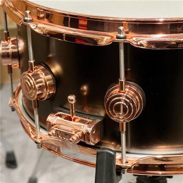 dw DRVD6514SVPBK [Collector's Satin Black Over Brass Snare 14×6.5 / Copper Finish Hardware]【日本初入荷/特注品】 画像2