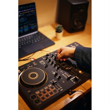 Pioneer DJ DDJ-FLX4-N 【予約商品 / 6月26日発売予定】【台数限定 GOLD Edition】【Power DJ'sオリジナル DDJ-FLX4初心者DJスタートガイド付属】【無償ダウンロード版rekordbox対応】 画像7