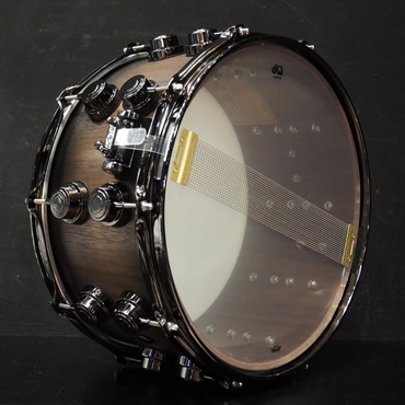 dw DR930714SSN692 [Collector's Pure Walnut 14×7 / Natural To Quick Ebony Burst / Black Nickel Finish Hardware] 画像4