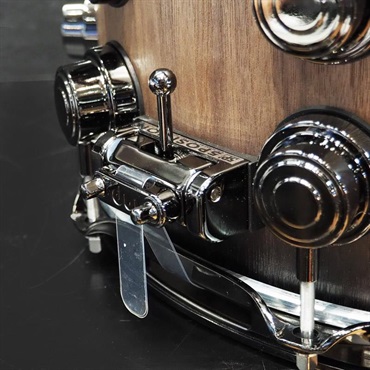 dw DR930714SSN692 [Collector's Pure Walnut 14×7 / Natural To Quick Ebony Burst / Black Nickel Finish Hardware] 画像6