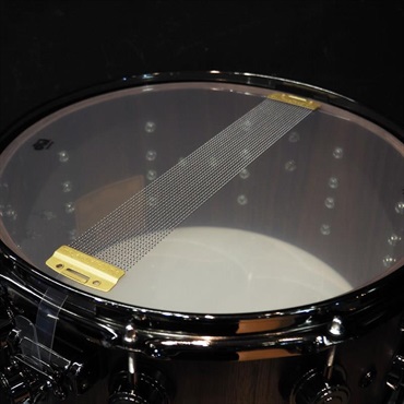 dw DR930714SSN692 [Collector's Pure Walnut 14×7 / Natural To Quick Ebony Burst / Black Nickel Finish Hardware] 画像7