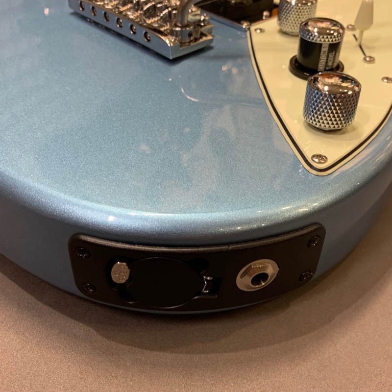 買取実績】Line6 JTV-69 James Tyler Variax (Lake Placid Blue