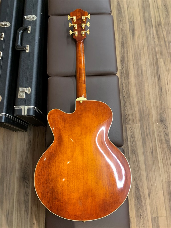 ギター Eastman AR-403CE/Antique red Eastman AR-403CE Antique Red 税込販売価格 ￥159,500- 新品 独自の